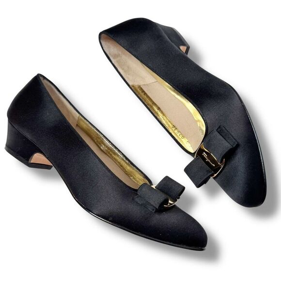 Salvatore Ferragamo Vara Bow Gold Logo Black Satin Pumps Italy Vintage Women’s 6 - Picture 6 of 12